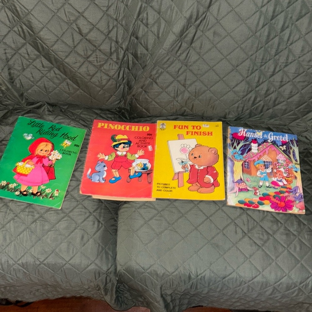 Used condition 4 coloring books, vintage, 1980s collector piece